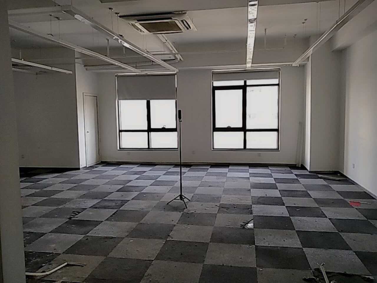 新静安（闸北） 苏河1号 109平米 简装修