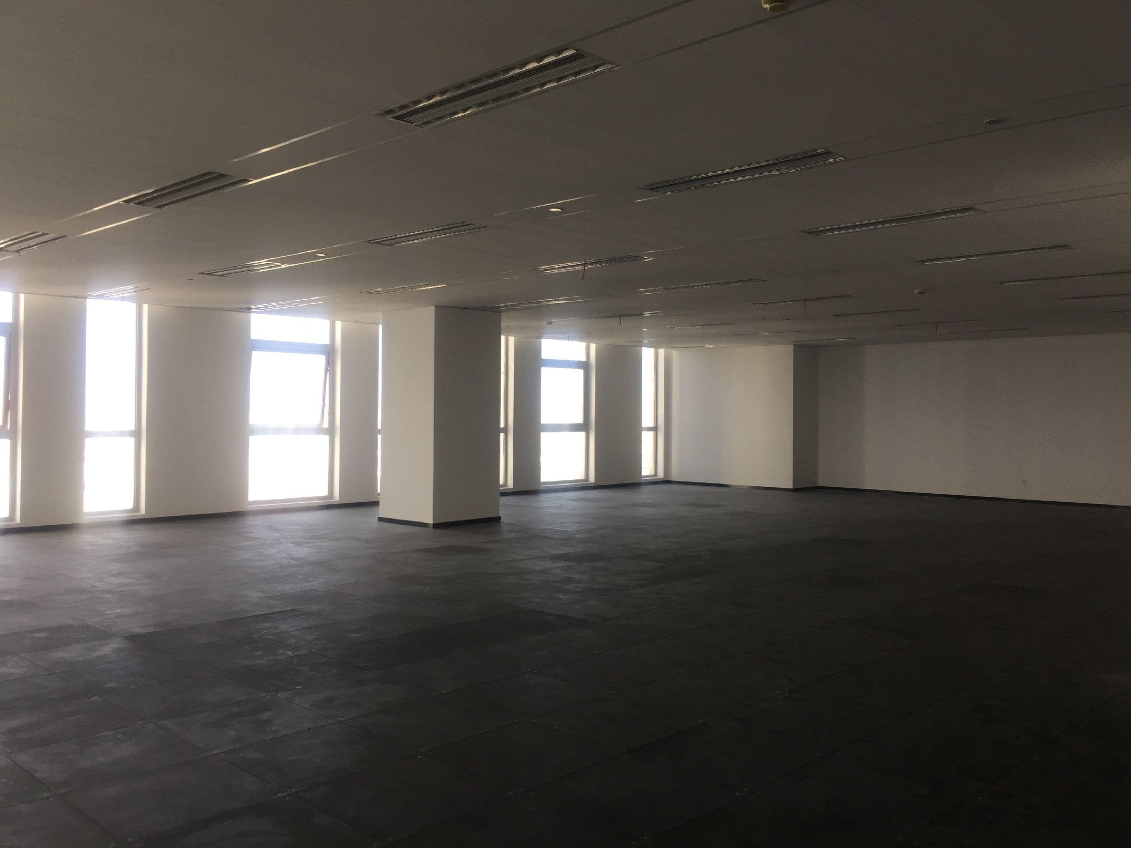 静安东贤大厦219平米办公室出租_3.80元/m²/天