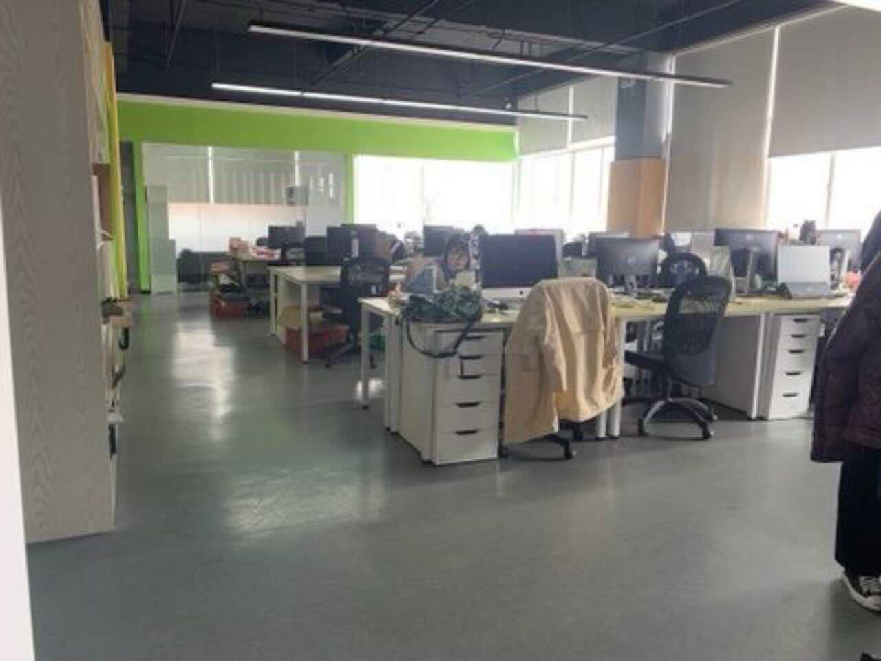大树下新媒体创意园闵行 大树下新媒体创意园 584平米 中等装修