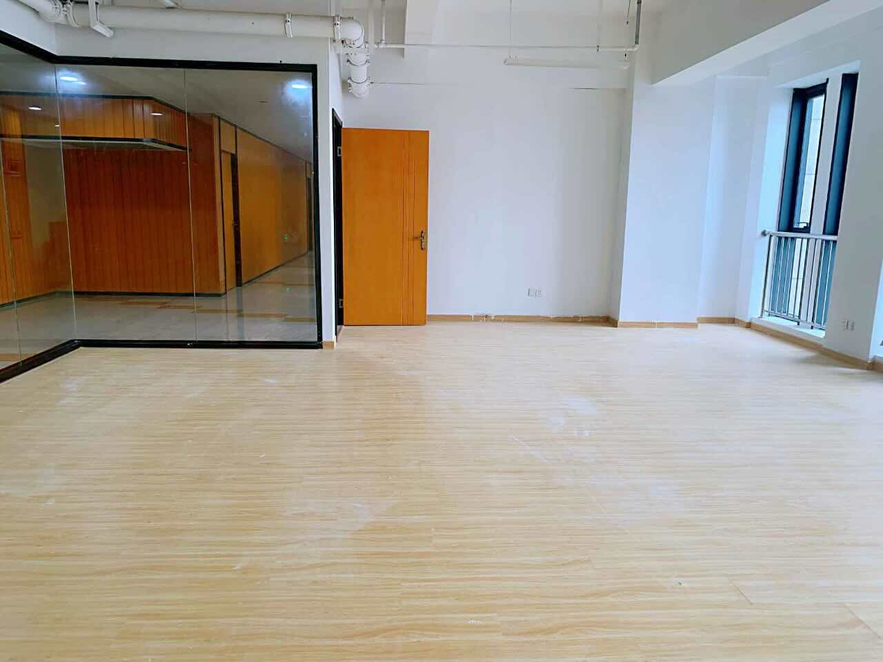 闵行 欧银集心大楼 97平米 精装修