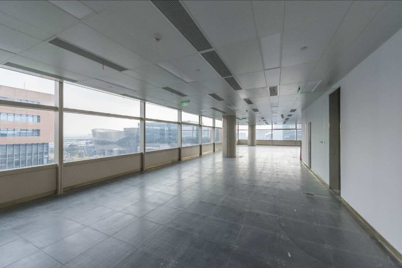 虹桥万通中心487平米办公室出租_5.40元/m²/天