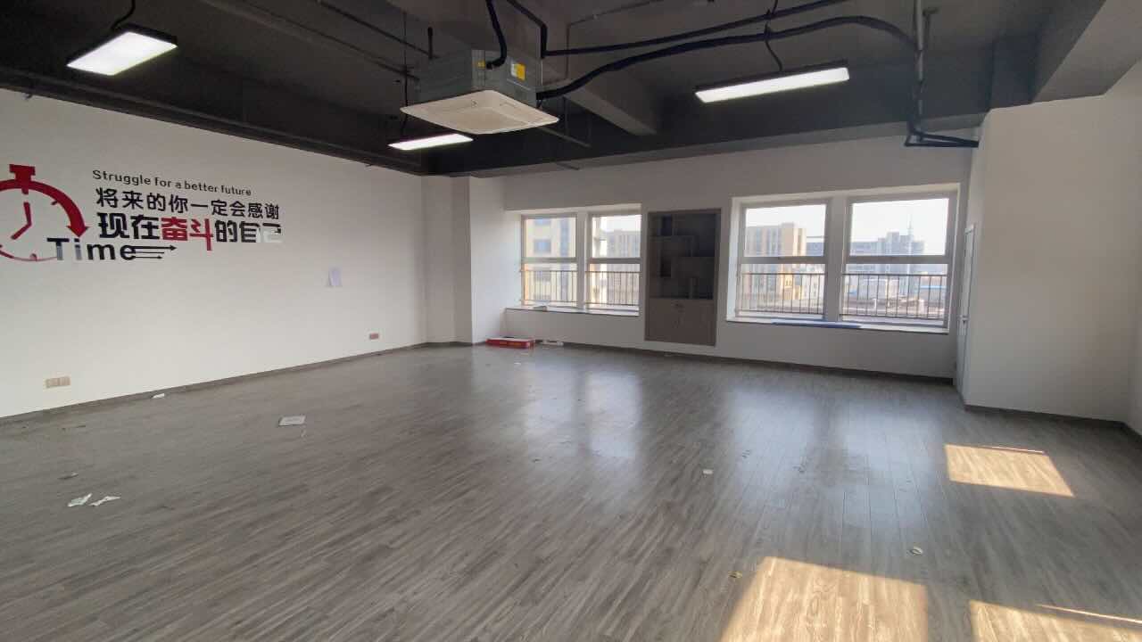 坤大科技楼158平米办公室出租_1.80元/m²/天