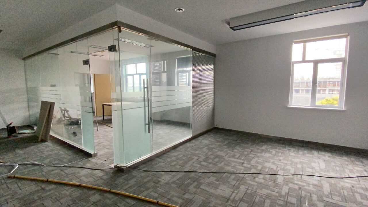 上通企服中心114平米办公室出租_1.80元/m²/天