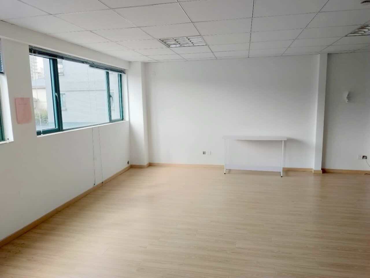 福克斯（沪光东路店）闵行 福克斯（沪光东路店） 76平米 简装修