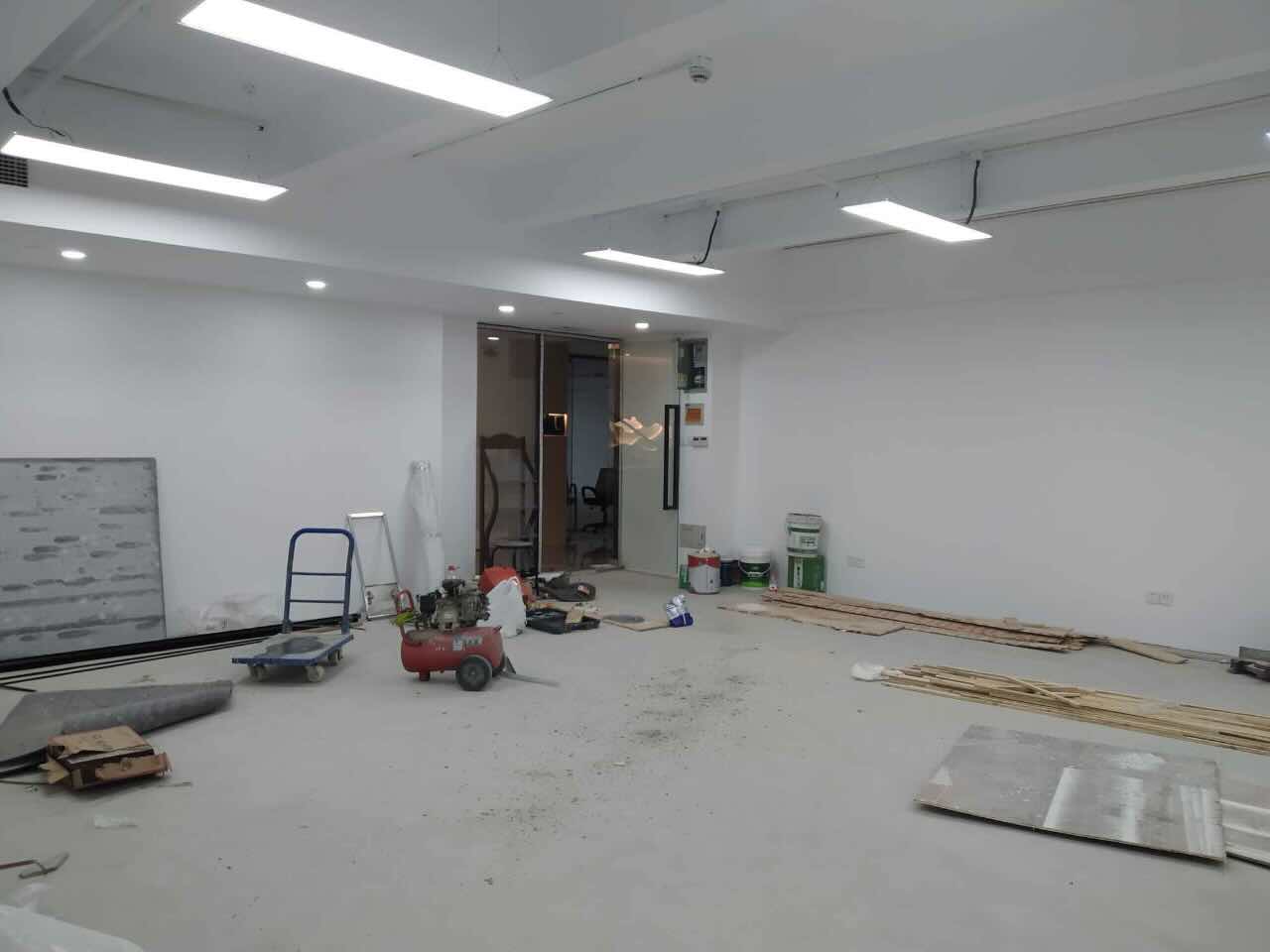 中展大厦93平米办公室出租_3.20元/m²/天