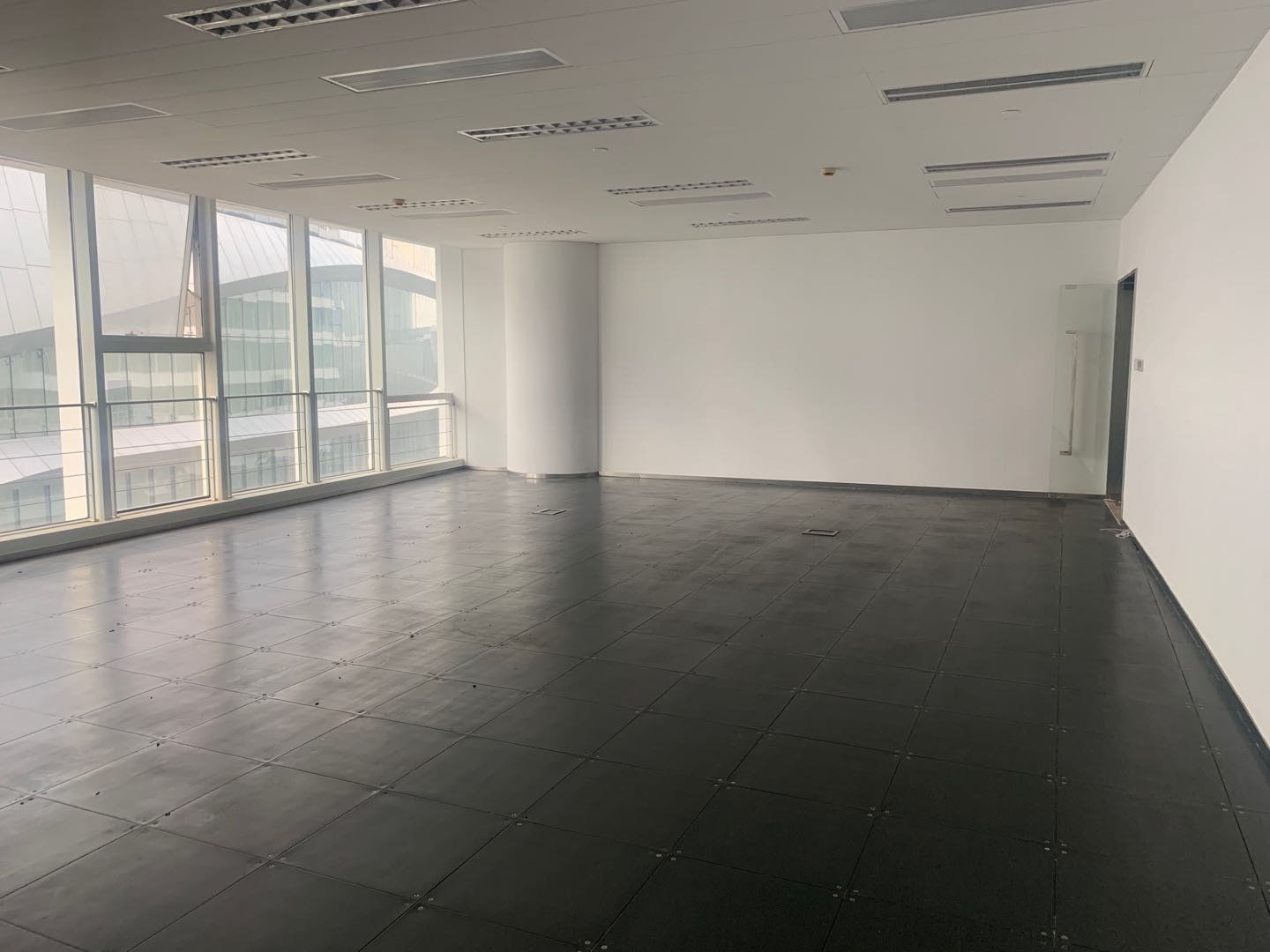 绿地虹桥世界中心169平米办公室出租_3.20元/m²/天