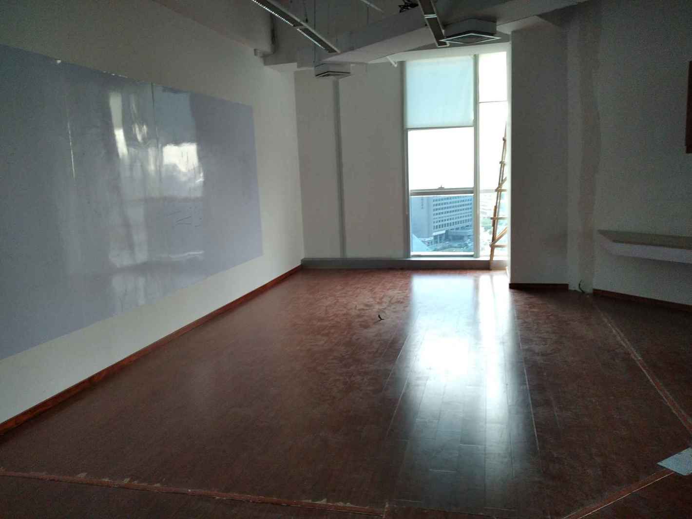 近铁城市广场13号线真北路地铁口 精装带家具 独立空调 高品质办公楼