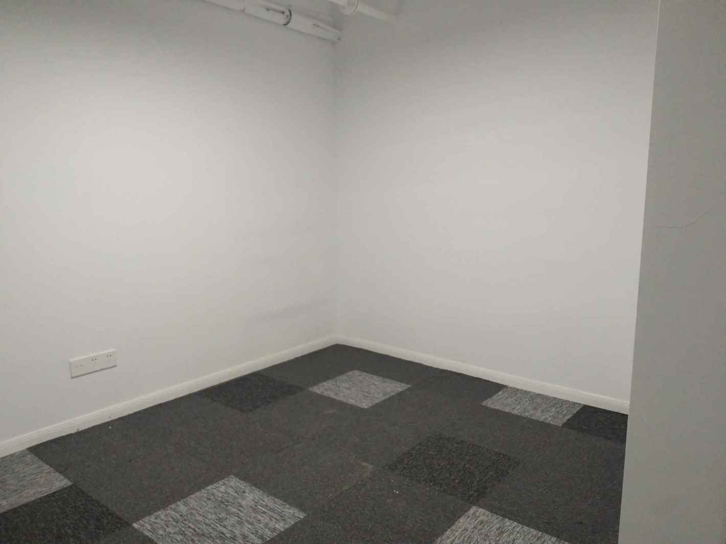 圣诺亚大厦13号线真北路地铁站，209平出租，户型方正，独立空调，得房率75