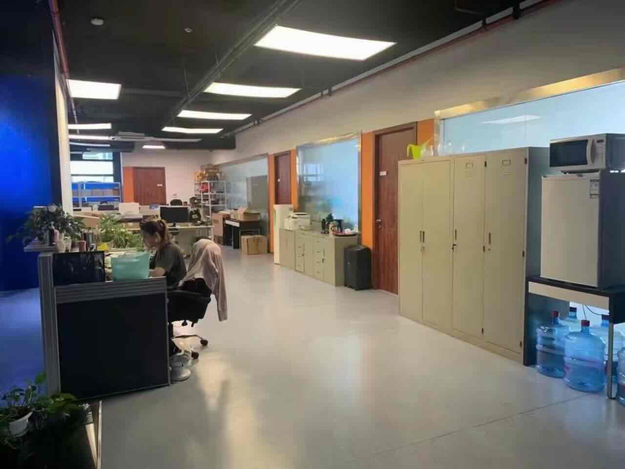 普罗娜商务广场长风生态商务区，普罗娜商务广场，350平米精装修出租