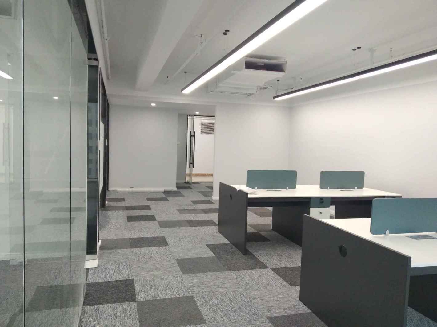 圣诺亚大厦13号线真北路地铁站，209平出租，户型方正，独立空调，得房率75