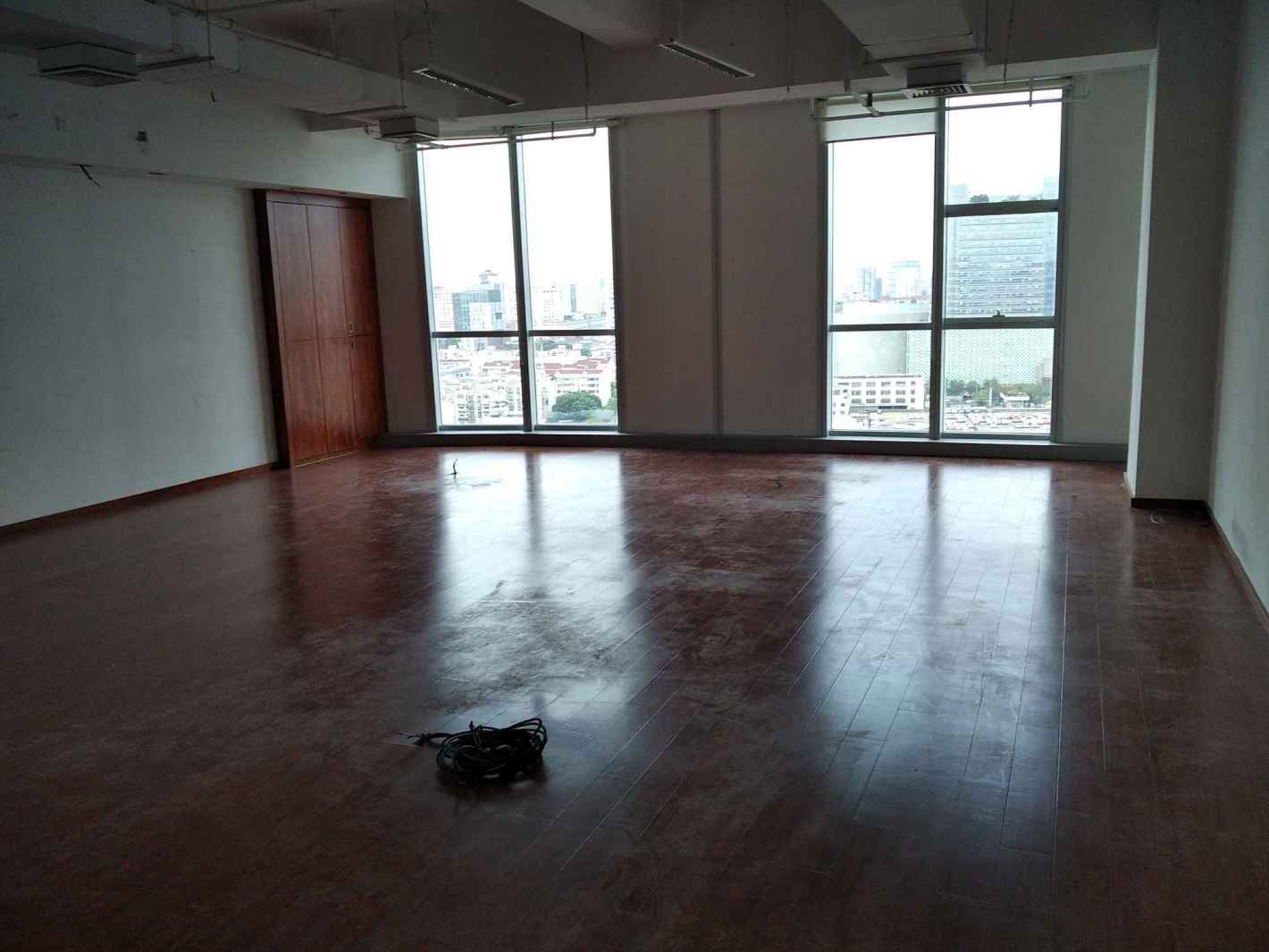 近铁城市广场13号线真北路地铁口 精装带家具 独立空调 高品质办公楼