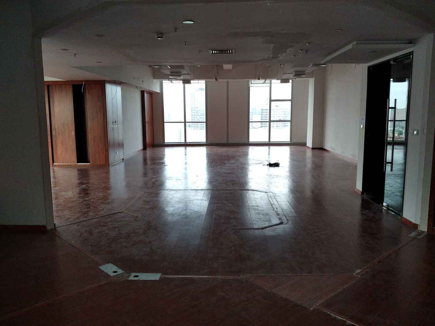 近铁城市广场13号线真北路地铁口 精装带家具 独立空调 高品质办公楼