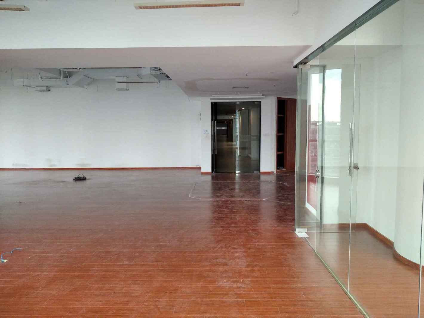 13号线真北路地铁口 精装带家具 独立空调 高品质办公楼