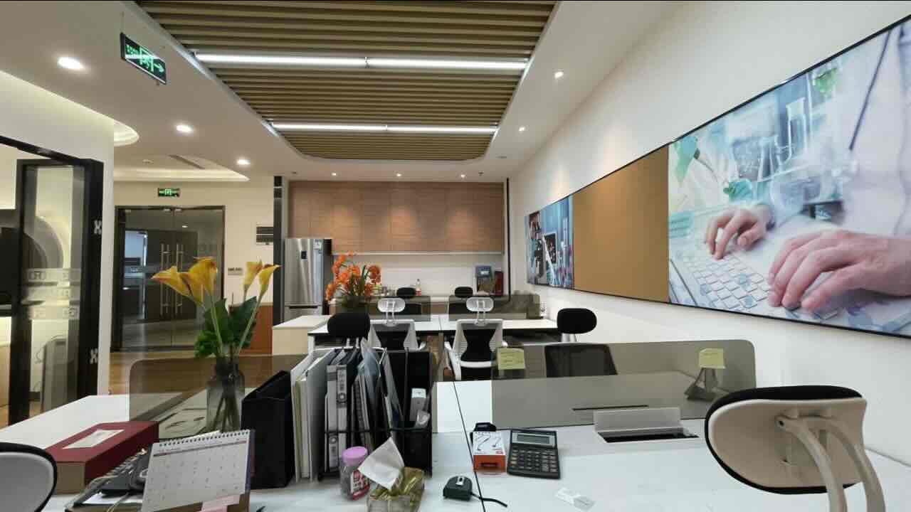 近铁城市广场长风生态商务区，近铁城市广场，125平米4.5元出租精装修