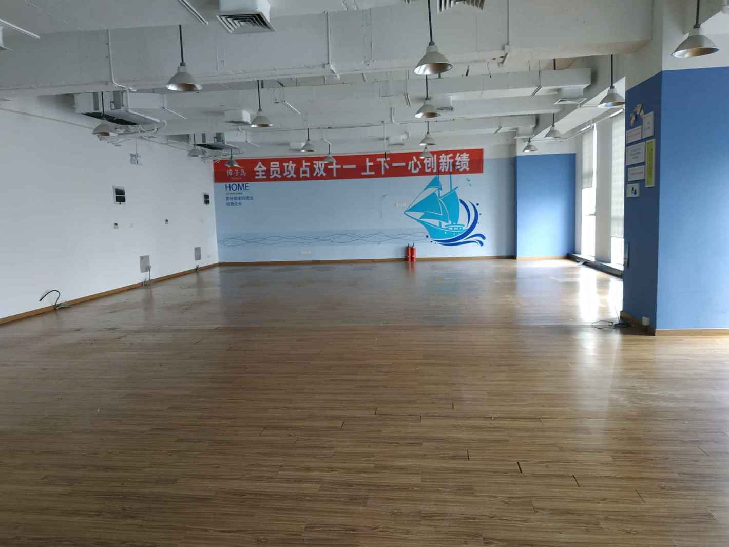 普陀区长风公园，近铁城市广场550平米，带装修