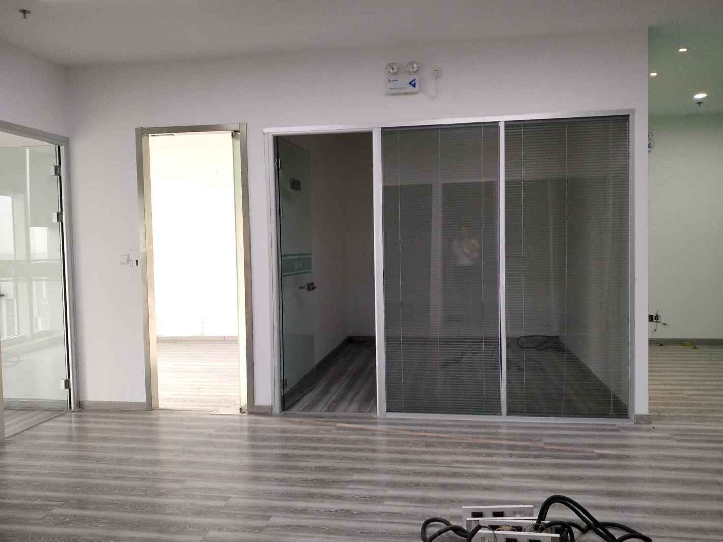 近铁城市广场13号线真北路地铁口62平，精装带家具，独立空调