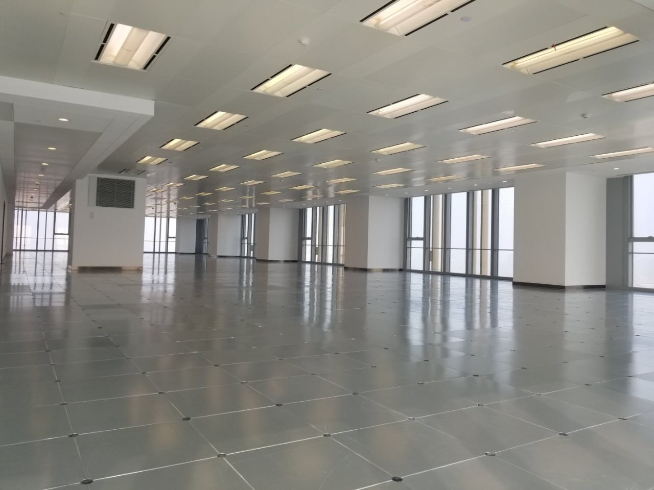 环球港长风生态商务区 环球港 2300平米 精装修出租