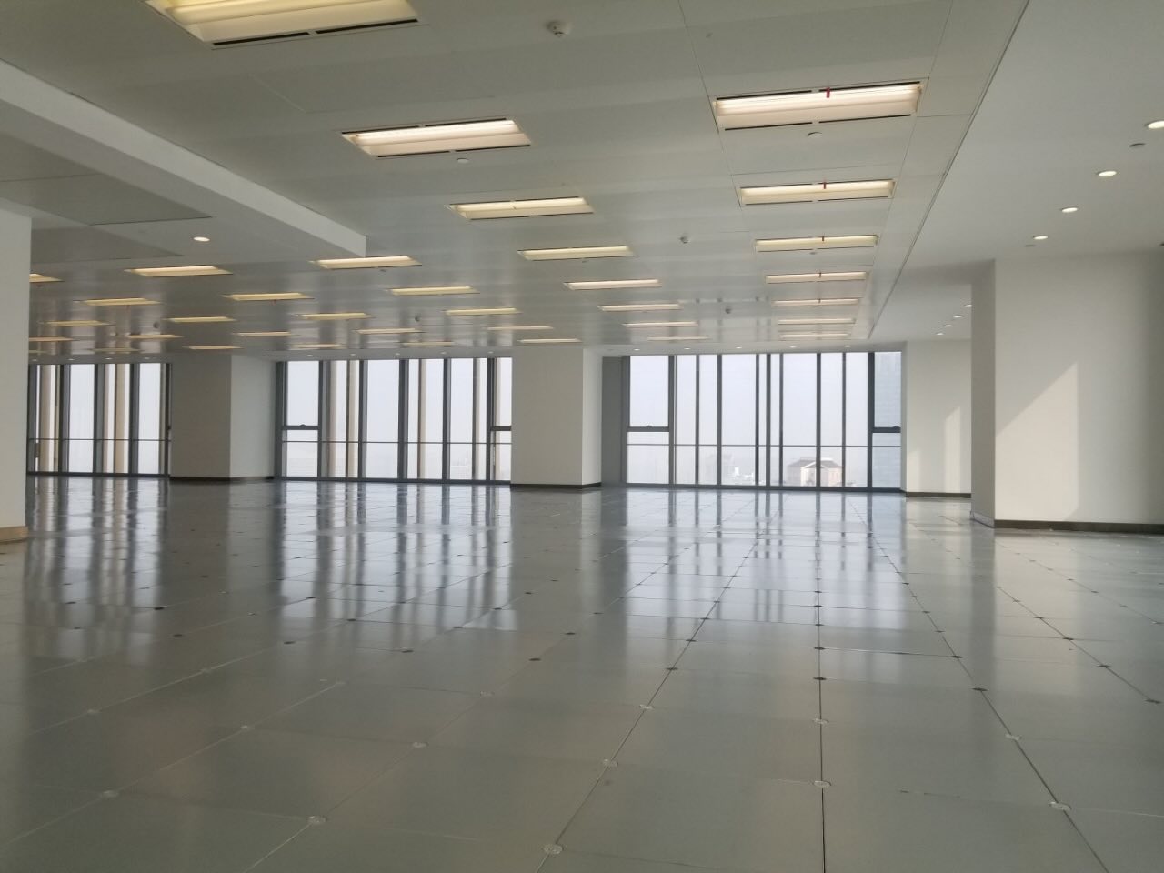 环球港长风生态商务区 环球港 2300平米 精装修出租