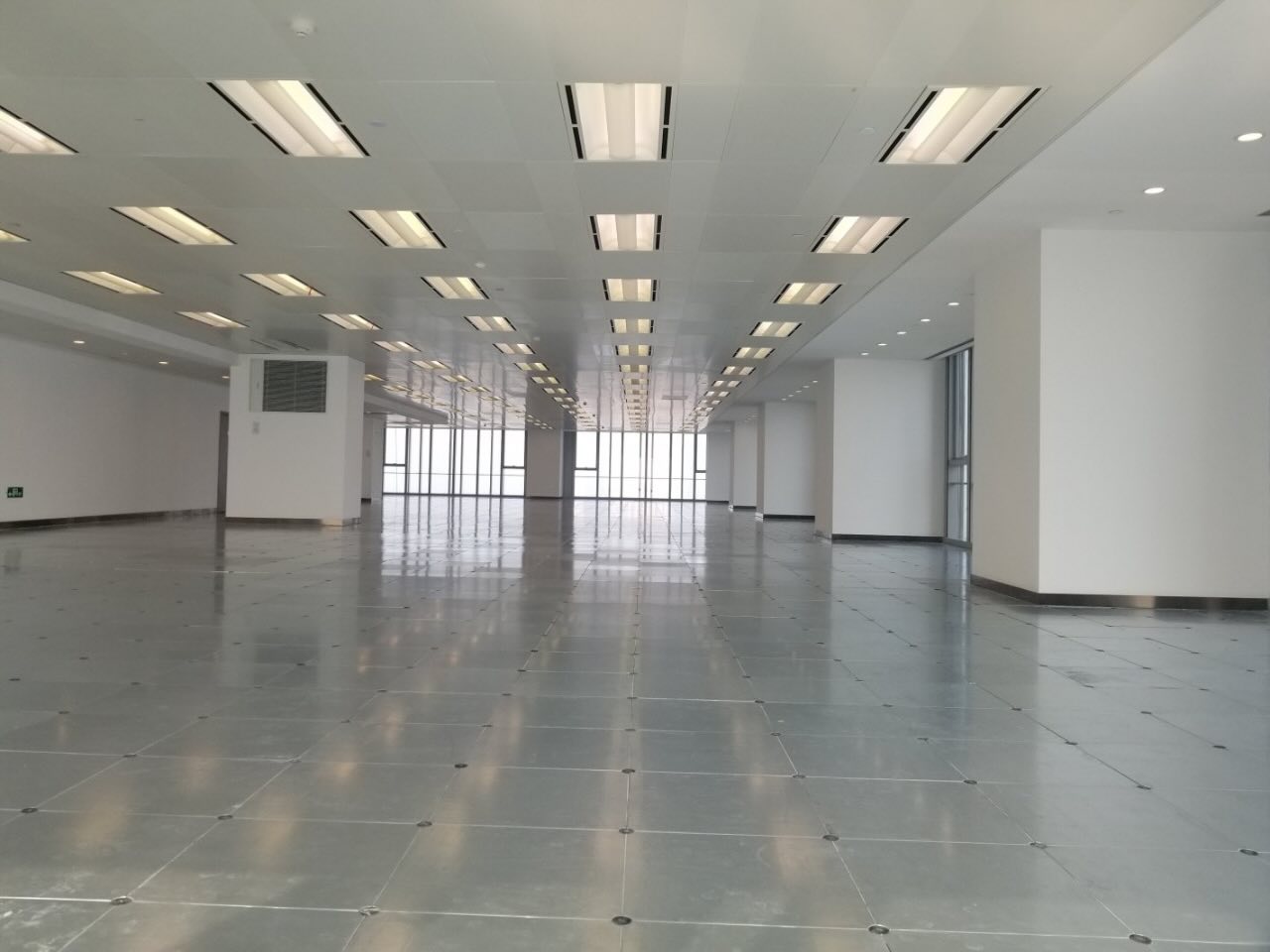 环球港长风生态商务区 环球港 2300平米 精装修出租