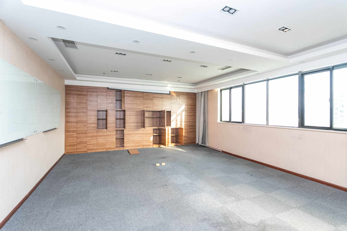 虹桥德必易园216平米办公室出租_3.20元/m²/天