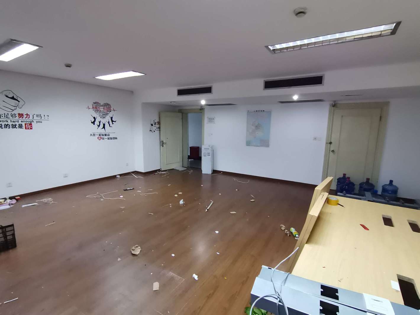 上海出版大楼徐汇 上海出版大楼 80平米 简装修
