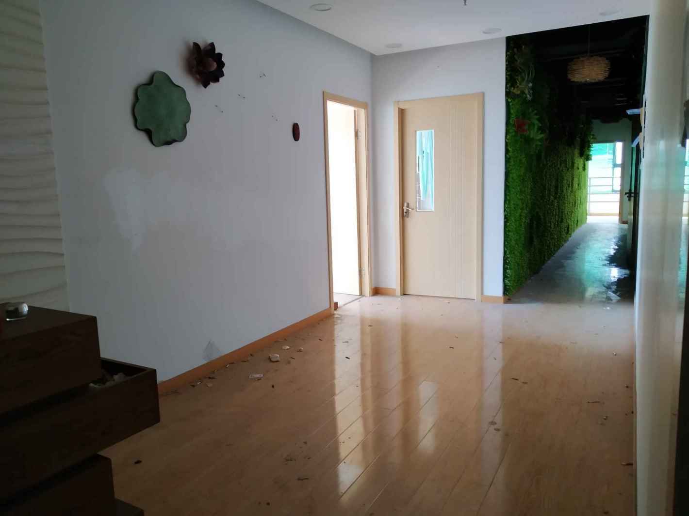 普陀 曹杨经贸大厦 207平米 毛坯