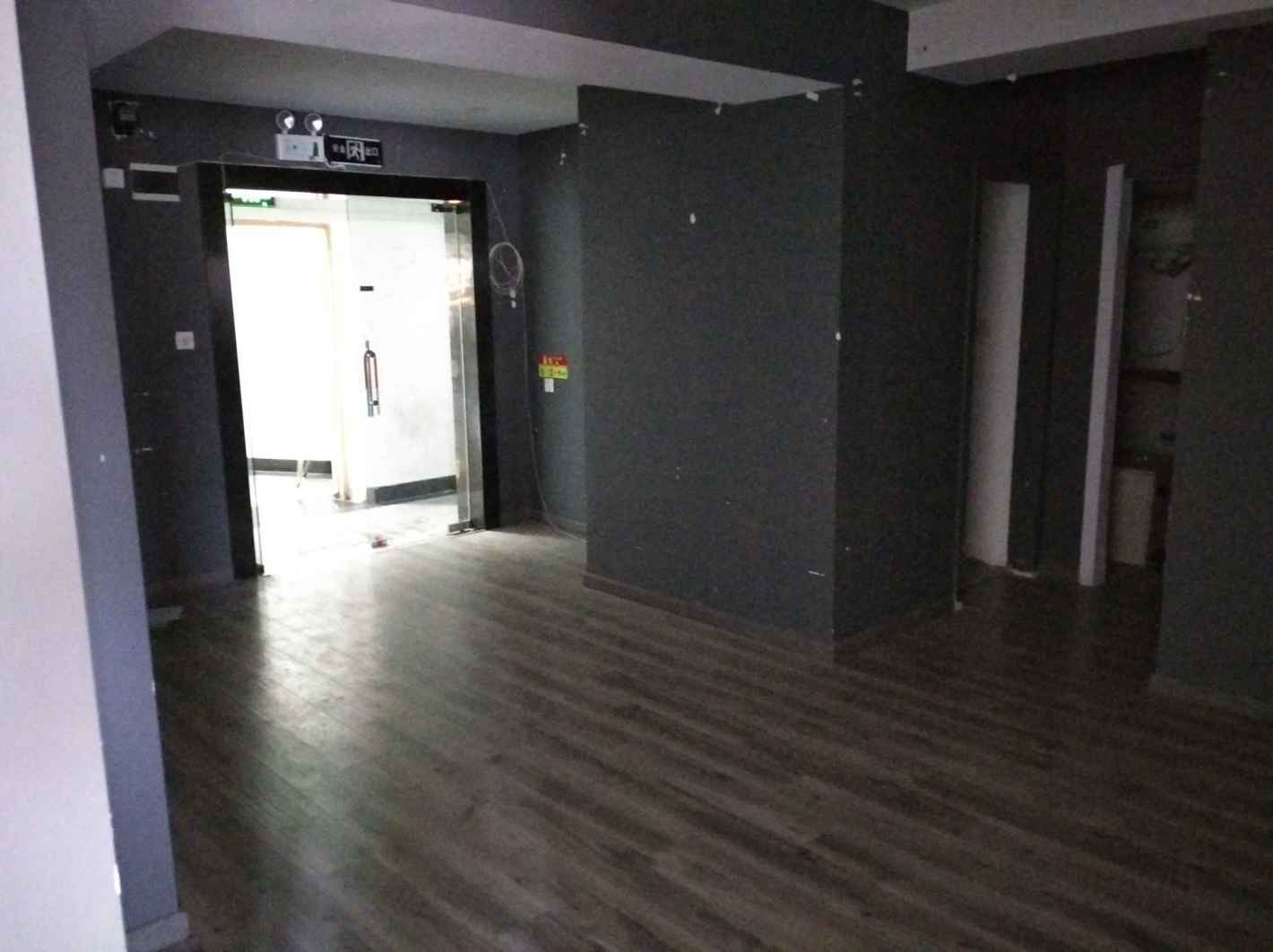 虹口 荣欣大厦 110平米 简装修