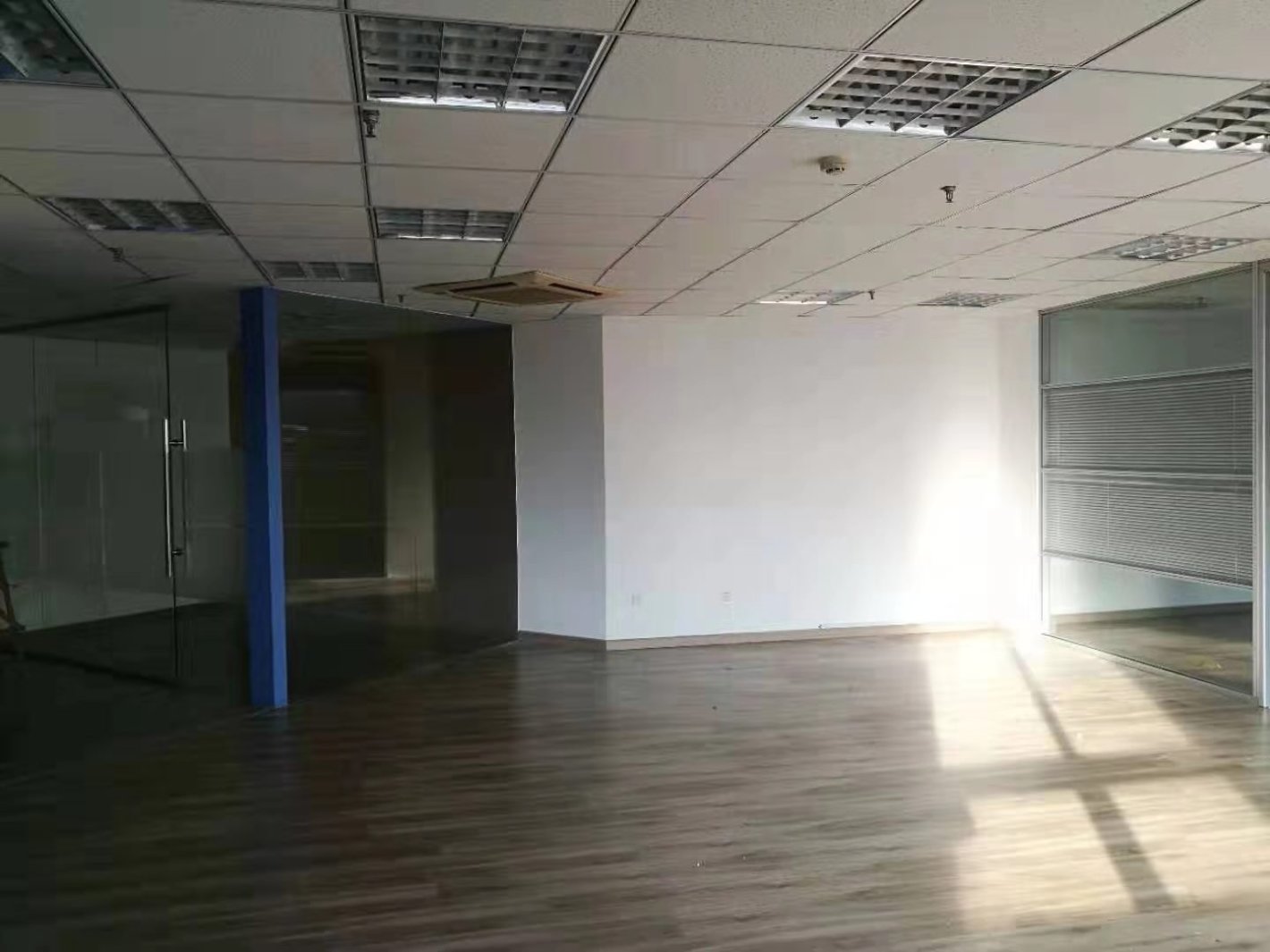 上海康建商务广场295平米办公室出租_3.00元/m²/天