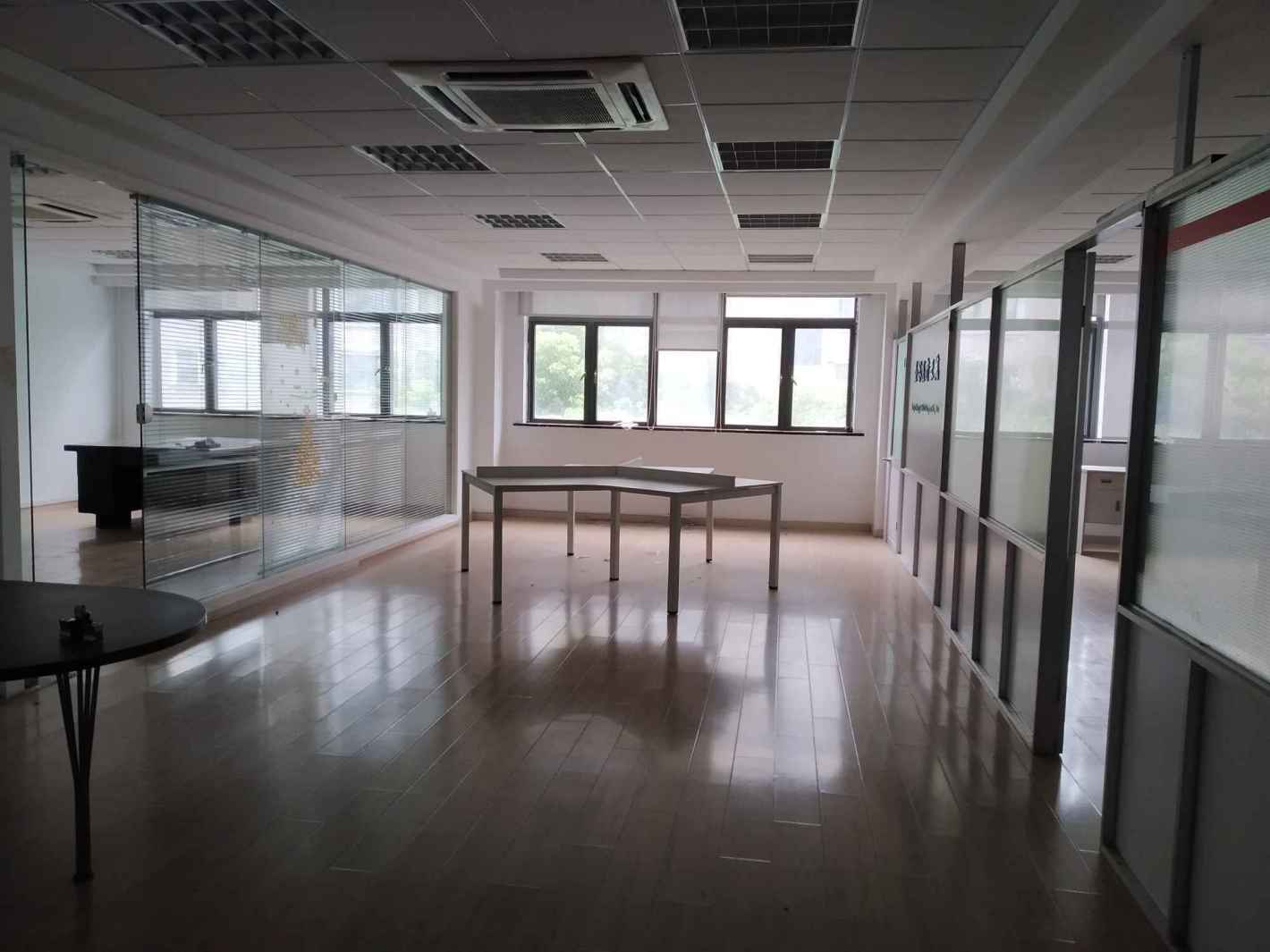 市北商务楼新静安（闸北） 市北商务楼 230平米 简装修