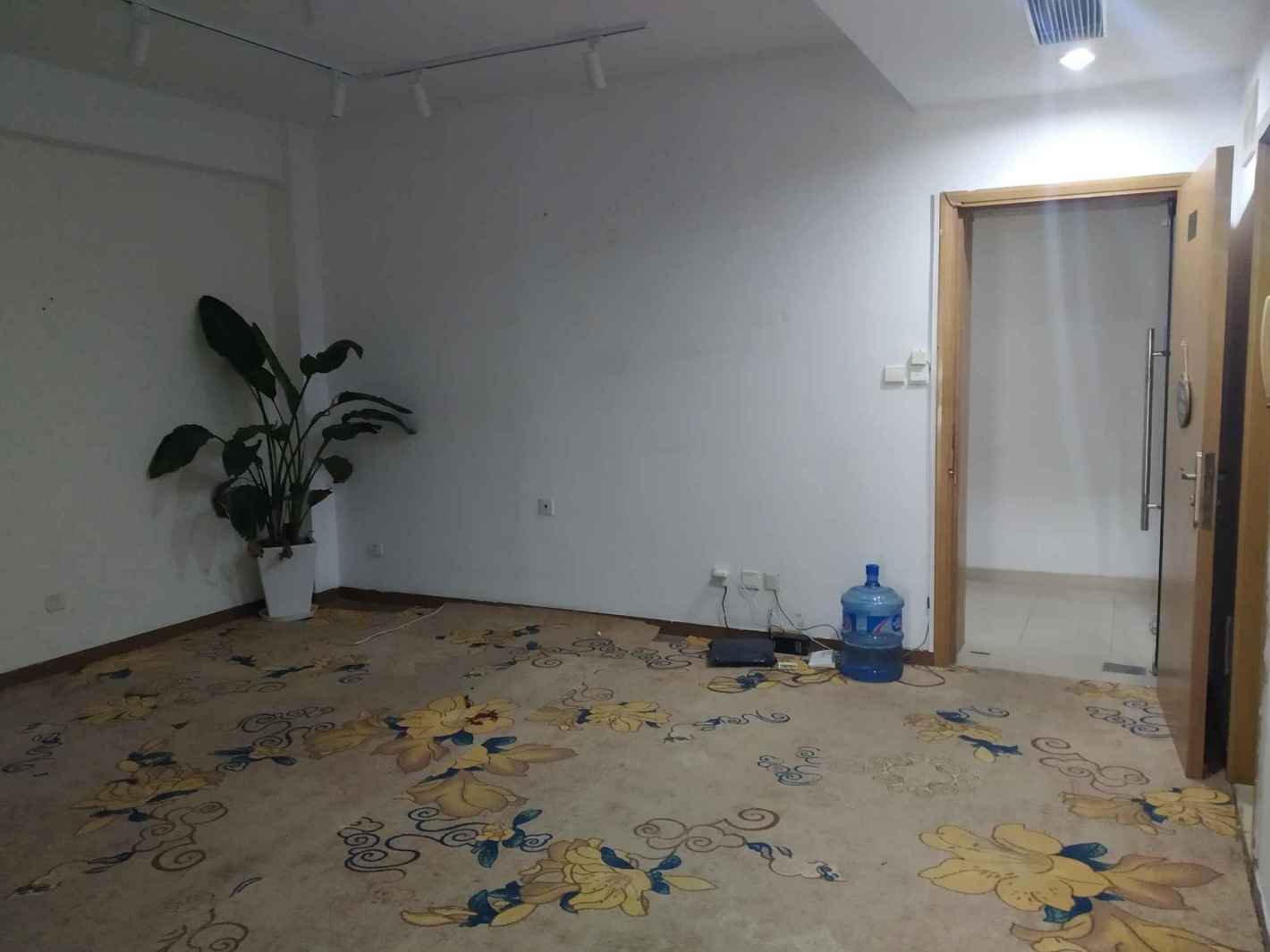静安 丽都新贵 90平米 中等装修