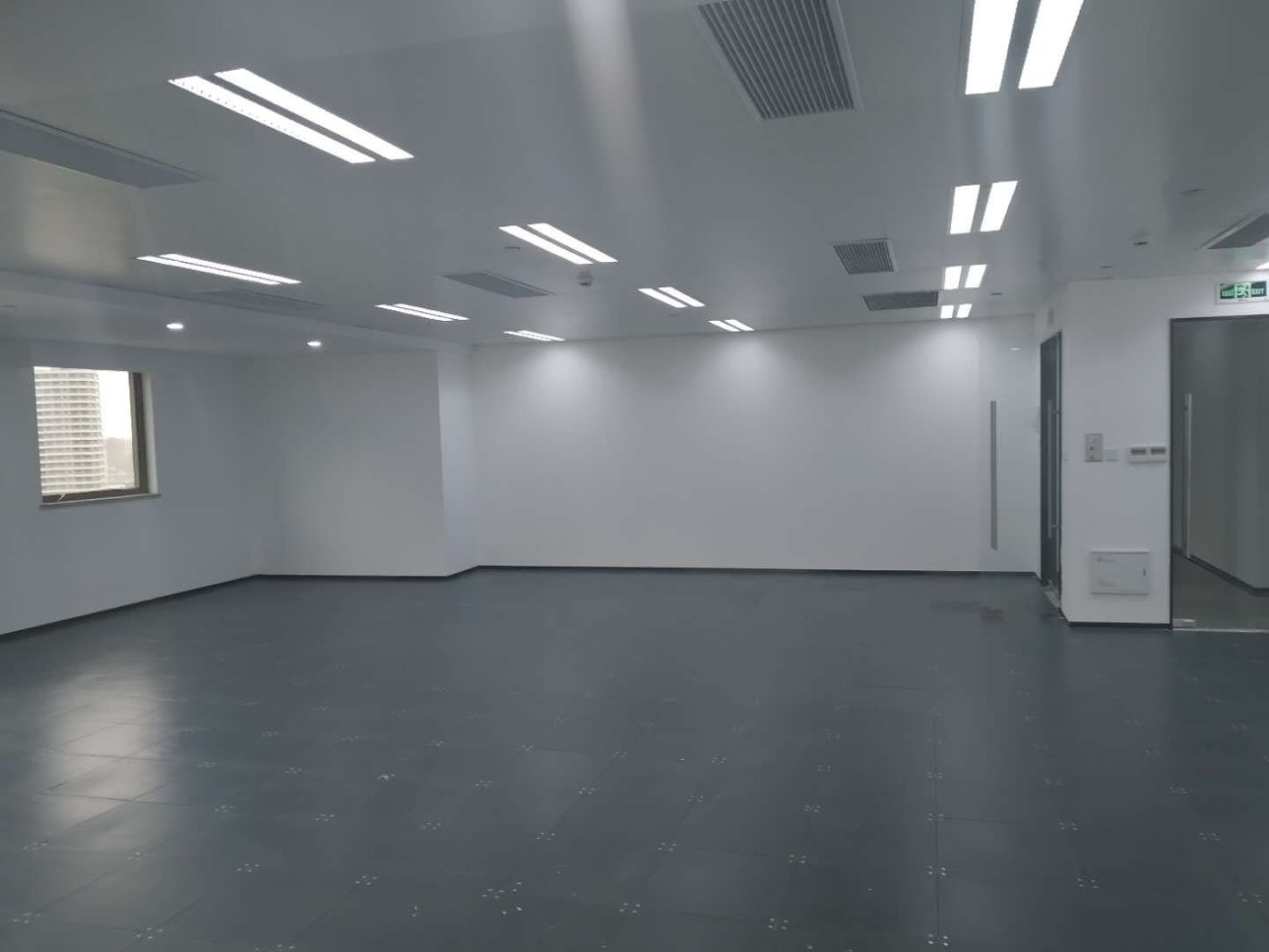 永华大厦132平米办公室出租_4.60元/m²/天