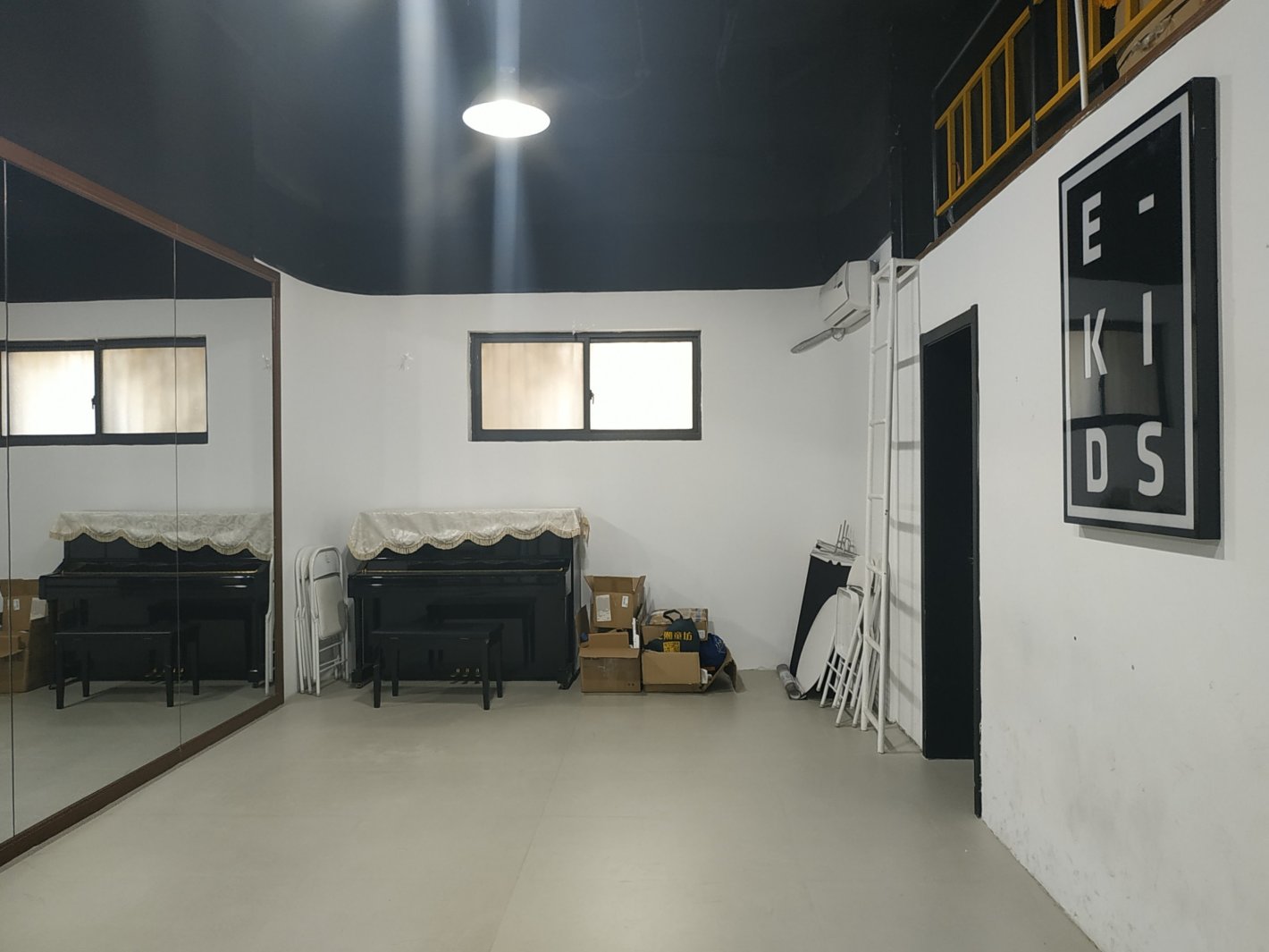 张杨路1657号266平米办公室出租_5.00元/m²/天