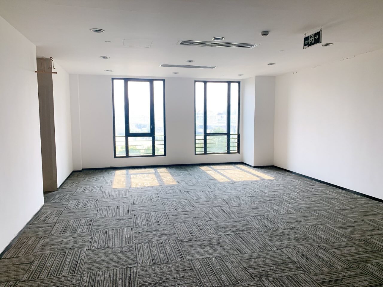黄浦 东方美谷917 480平米 简装修