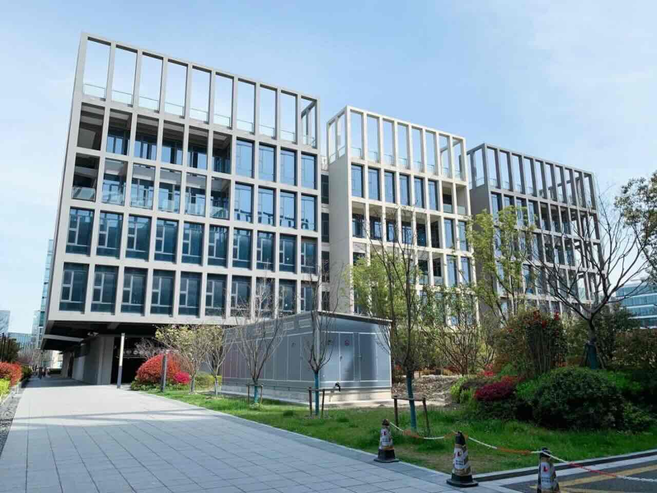 长宁 丰隆虹桥中心 596平米 简装修