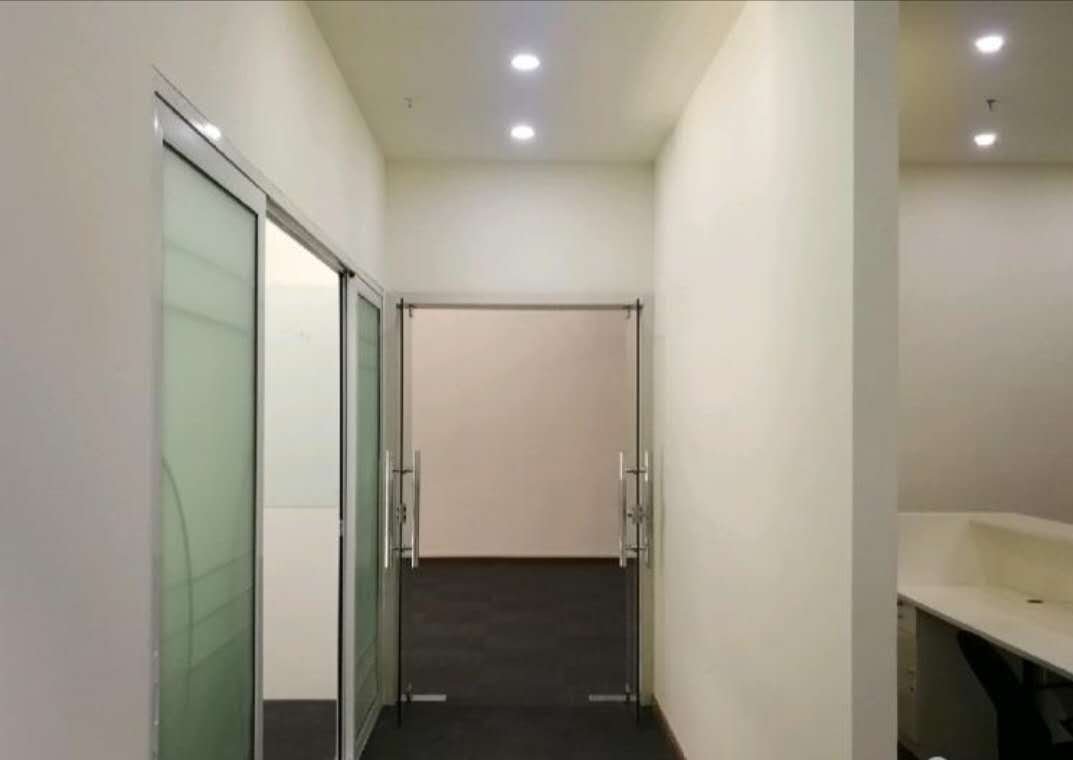 北岸长风北岸长风，带办公家具，4元/平/天，赠6个月免租期