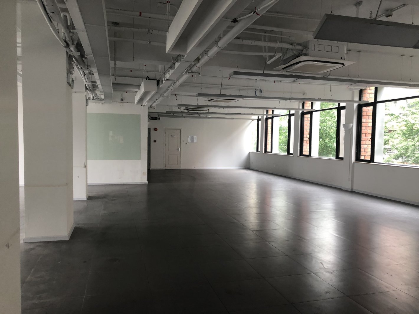 八号桥二期396平米办公室出租_6.00元/m²/天
