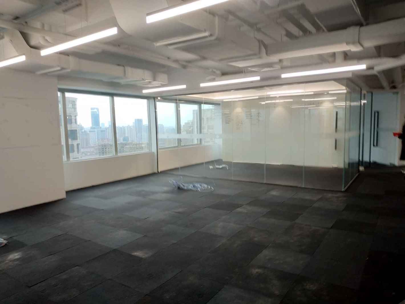 香港广场105平米办公室出租_8.00元/m²/天