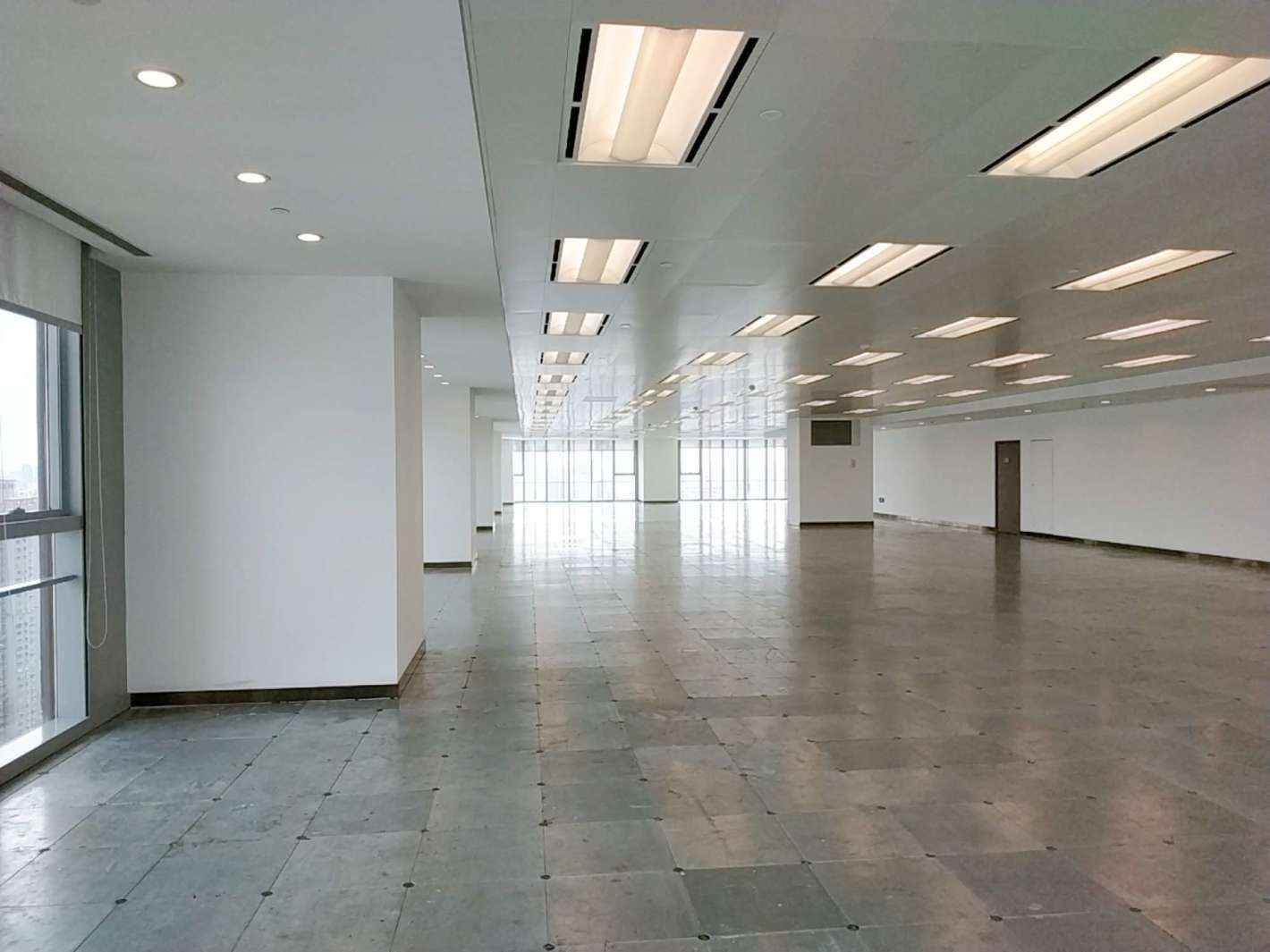 环球港普陀区 环球港 标准交付369平  房型方正 看房随时