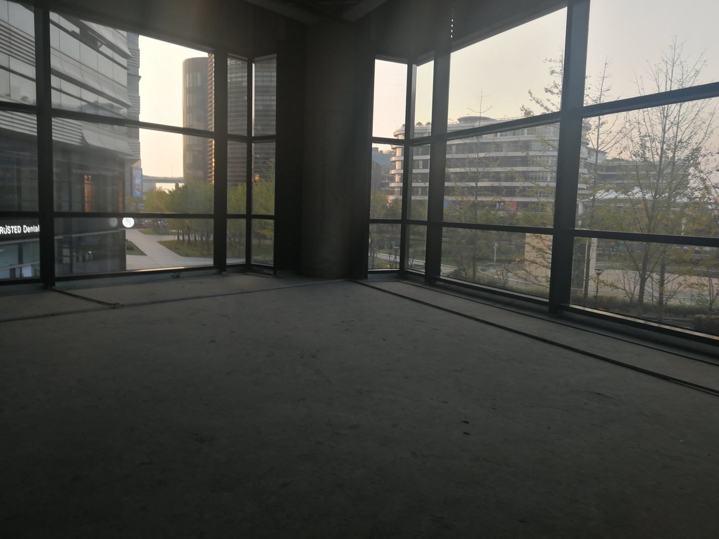 诺亚财富中心（虹桥新地中心）长宁 诺亚财富中心（虹桥新地中心） 356平米 毛坯