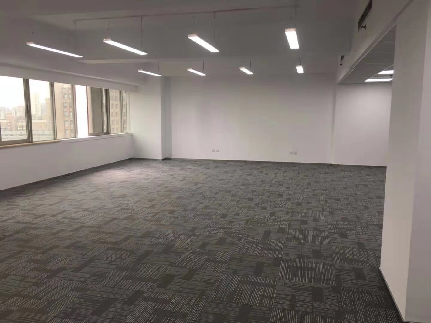 鸿运大厦189平米办公室出租_3.00元/m²/天
