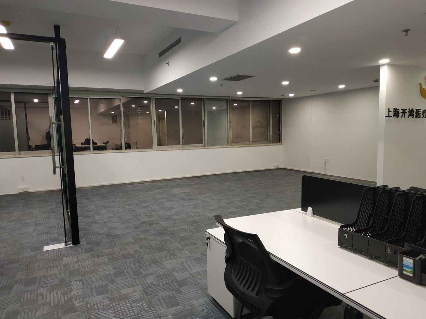 鸿运大厦165平米办公室出租_3.40元/m²/天
