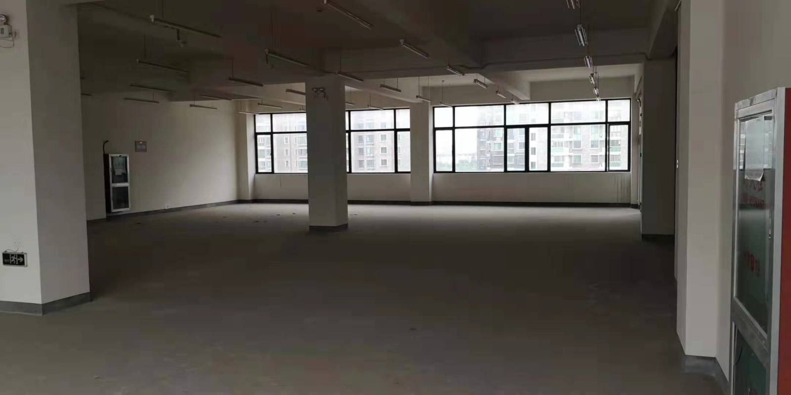 现代城市购物花园普陀 现代城市购物花园 405平米 简装修