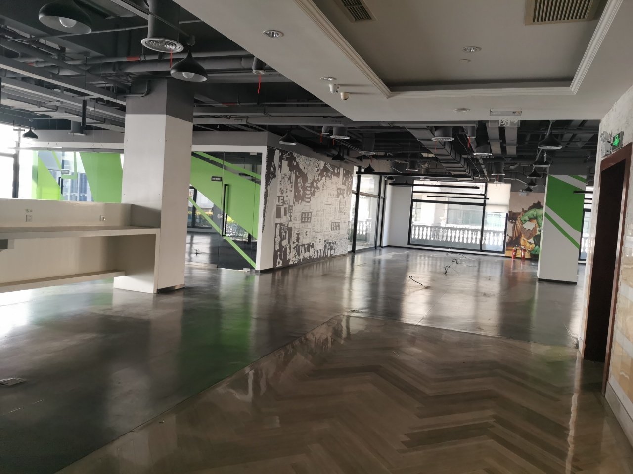 汤泉国际大厦汤泉国际整栋7000方，整层1100方，每层送露台，采光好