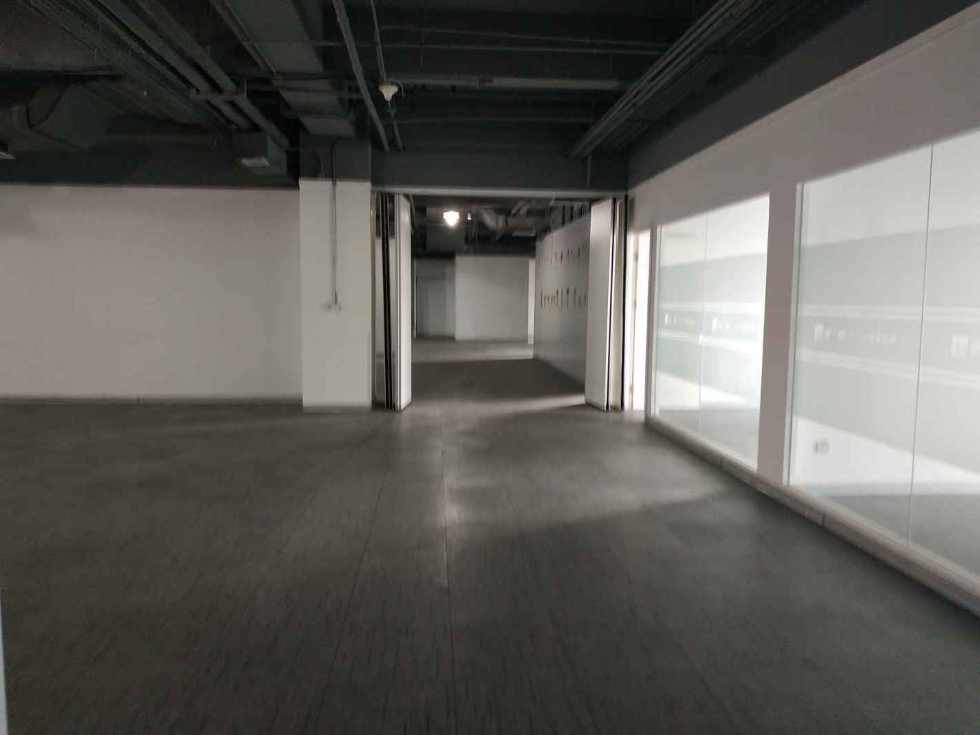 H88越虹广场徐汇 H88越虹广场 1200平米 简装修