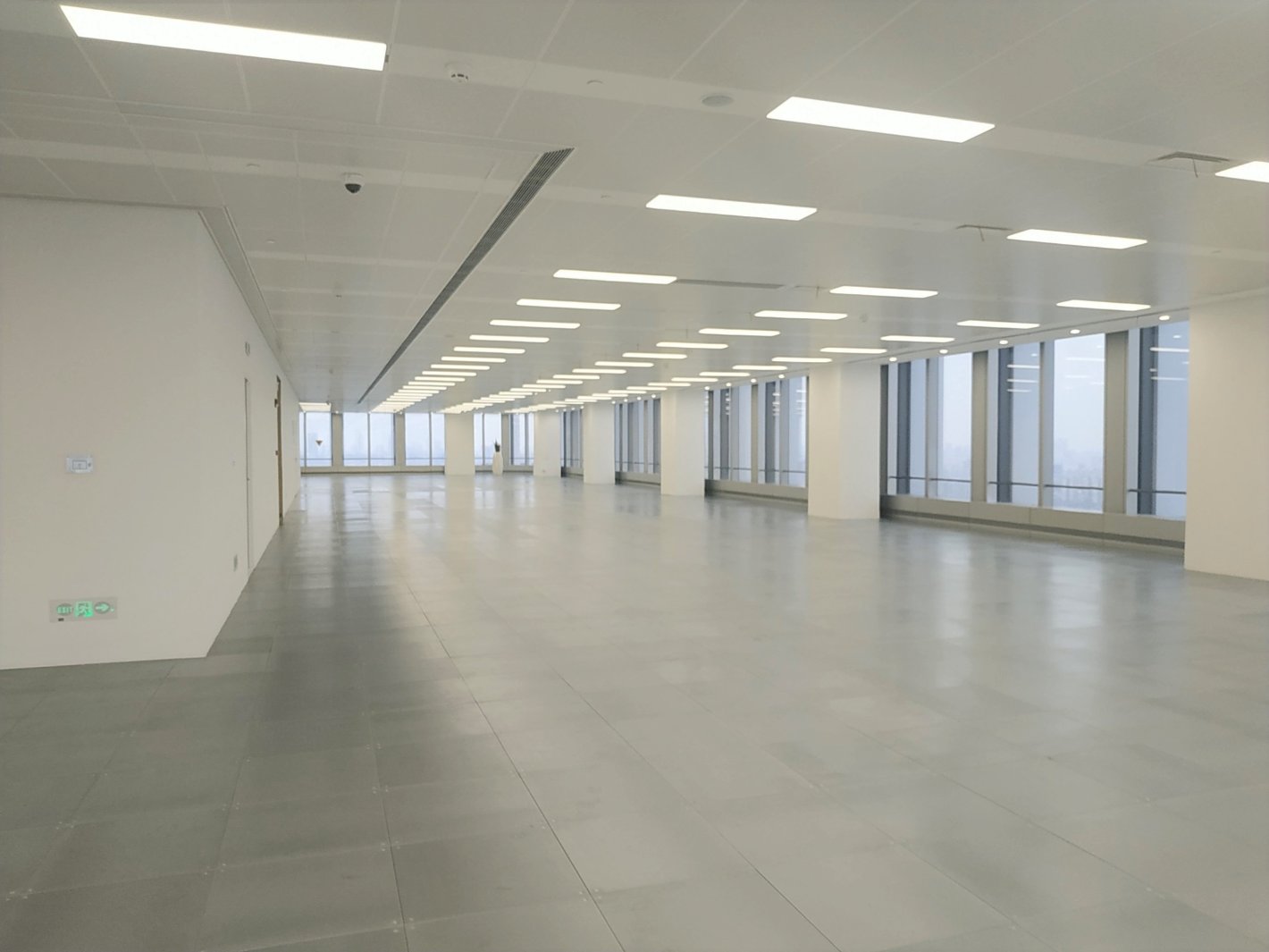 前滩中心2940平米办公室出租_6.00元/m²/天