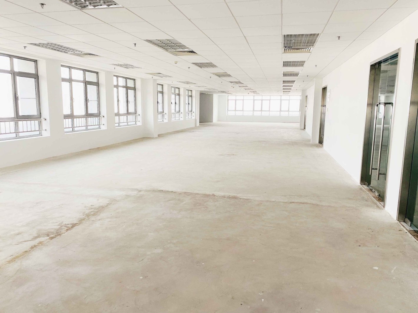 新城市中心广场105平米办公室出租_3.80元/m²/天