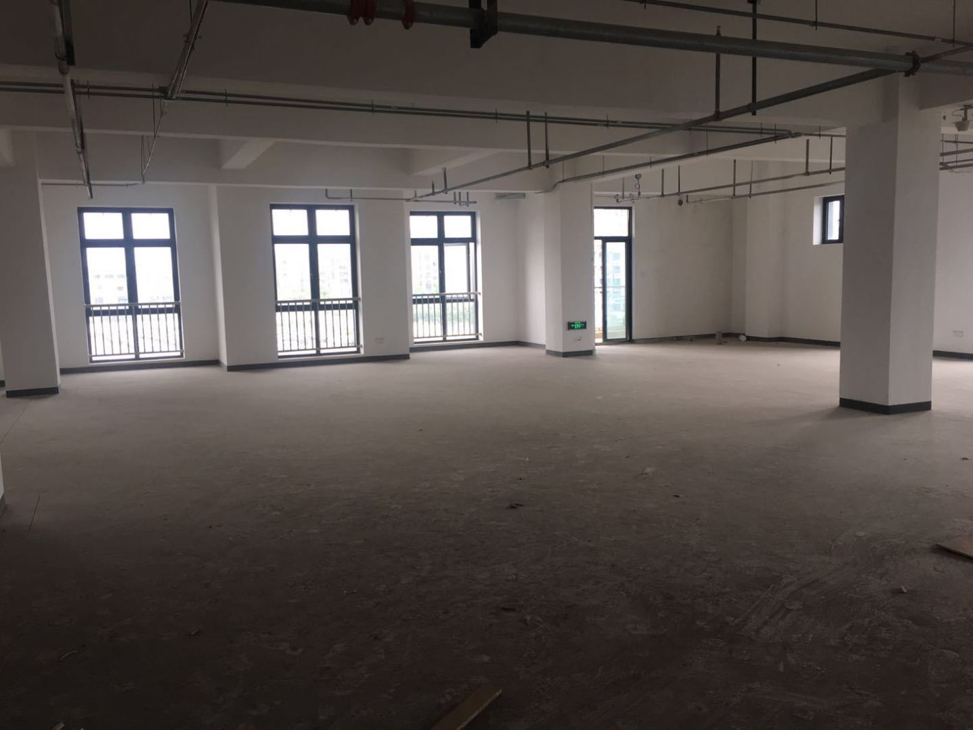 京师律师广场（太阳城广场）新静安（闸北） 京师律师广场（太阳城广场） 2600平米 简装修