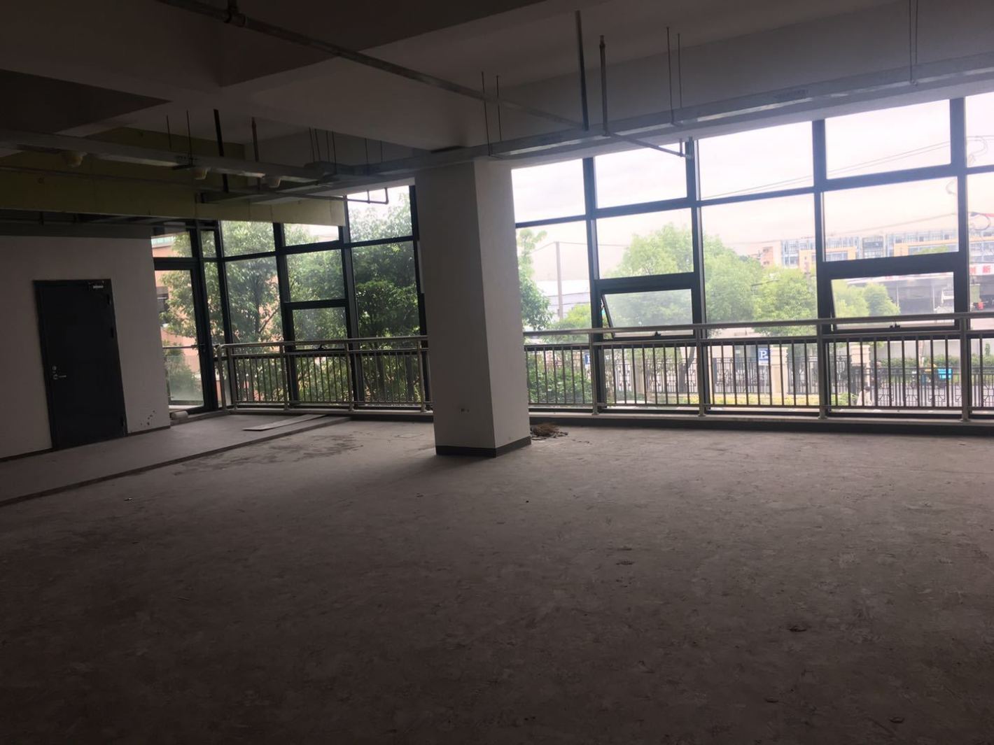 京师律师广场（太阳城广场）新静安（闸北） 京师律师广场（太阳城广场） 2600平米 简装修
