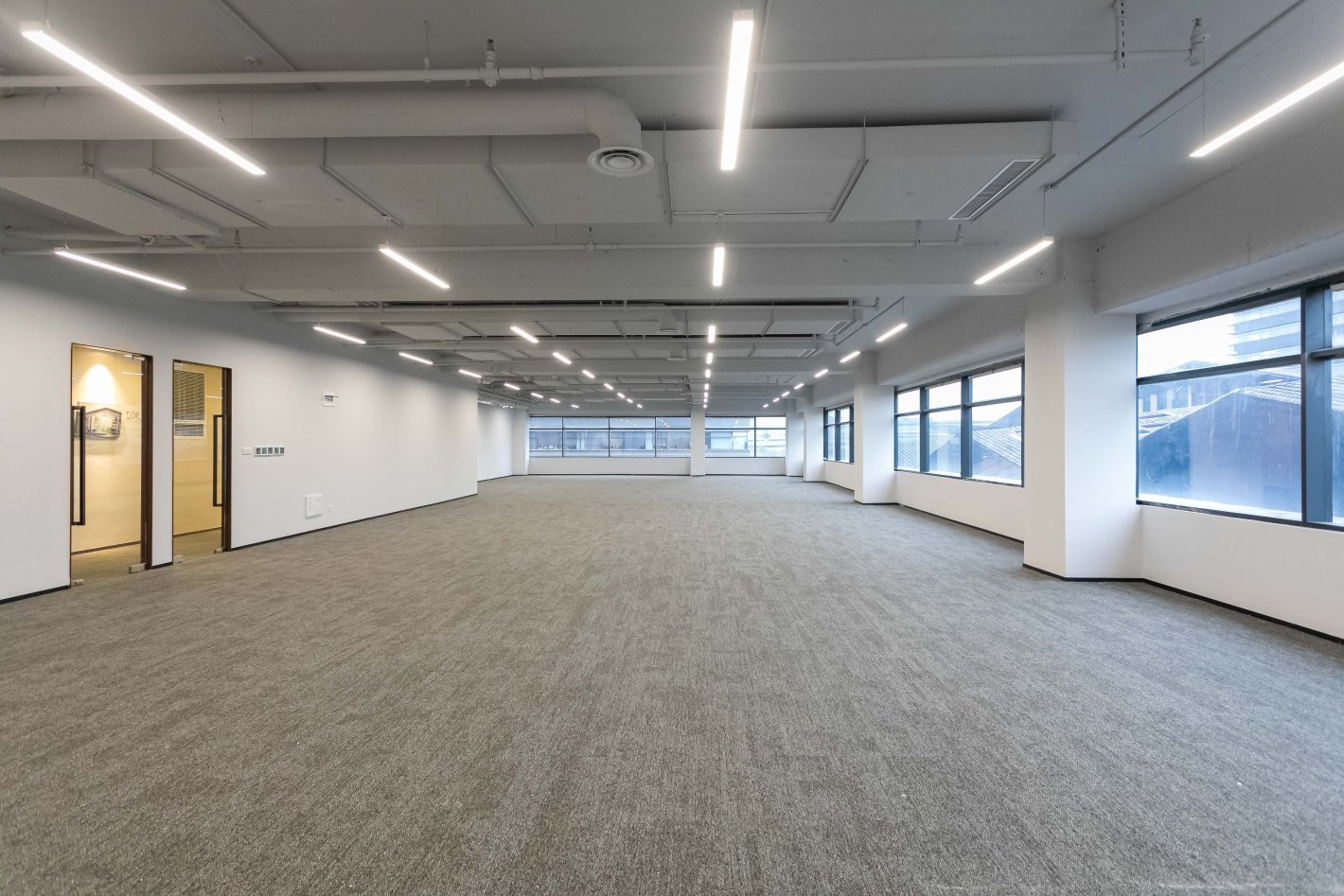 虹桥国际展汇907平米办公室出租_3.30元/m²/天