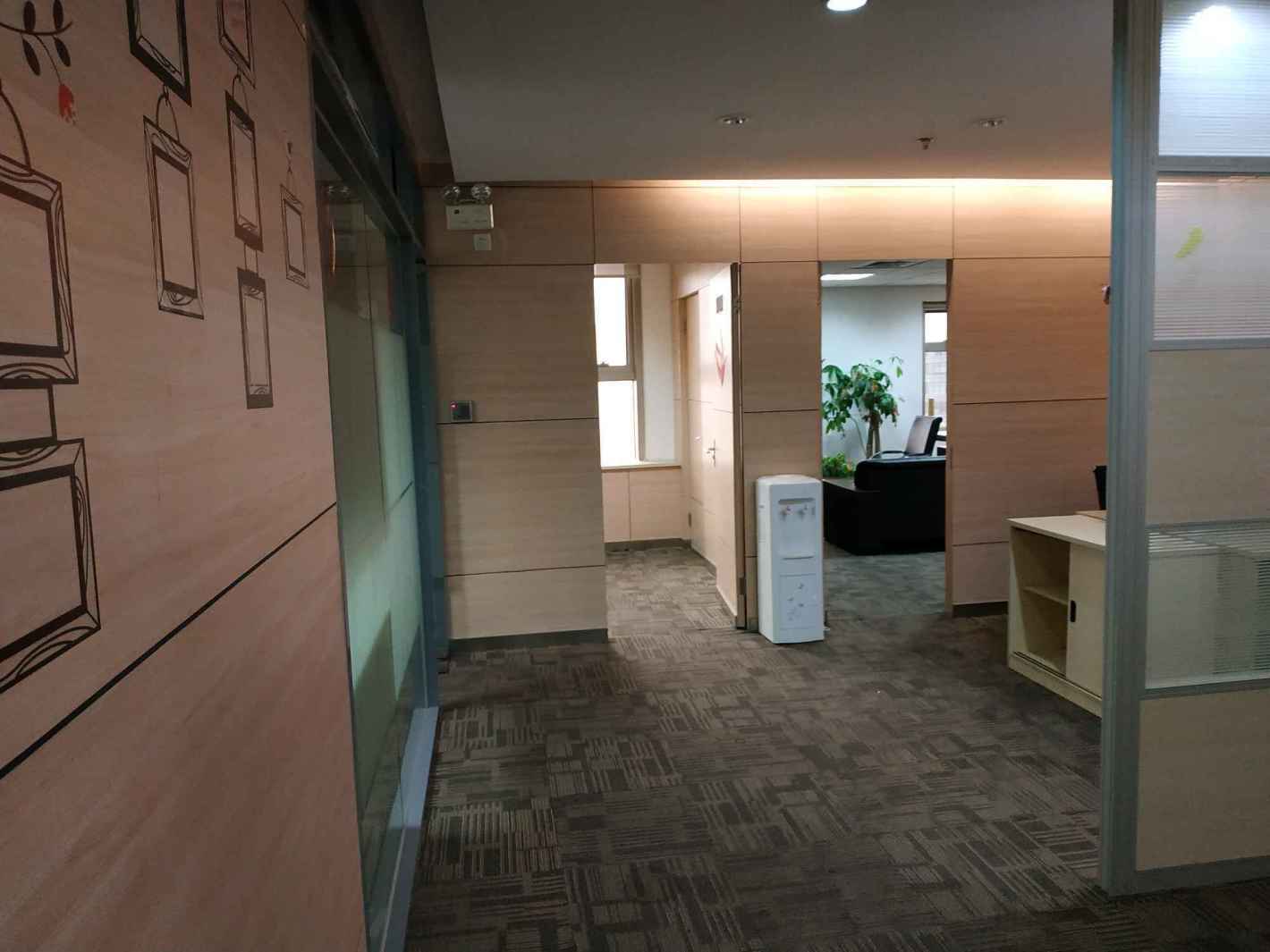 绿地商务大厦324平米办公室出租_4.20元/m²/天